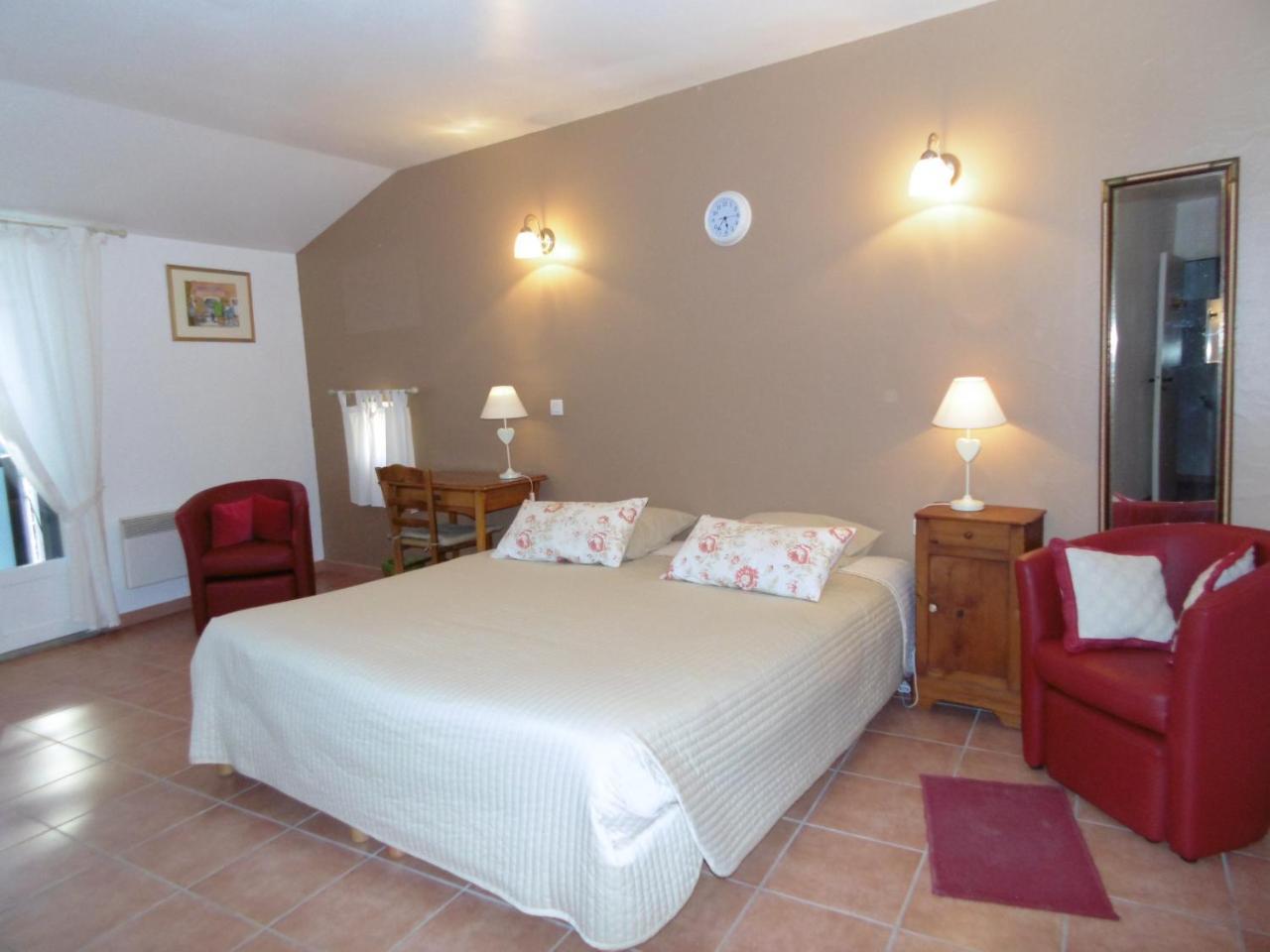 La Ferme De Valauris Bed & Breakfast Sisteron Dış mekan fotoğraf