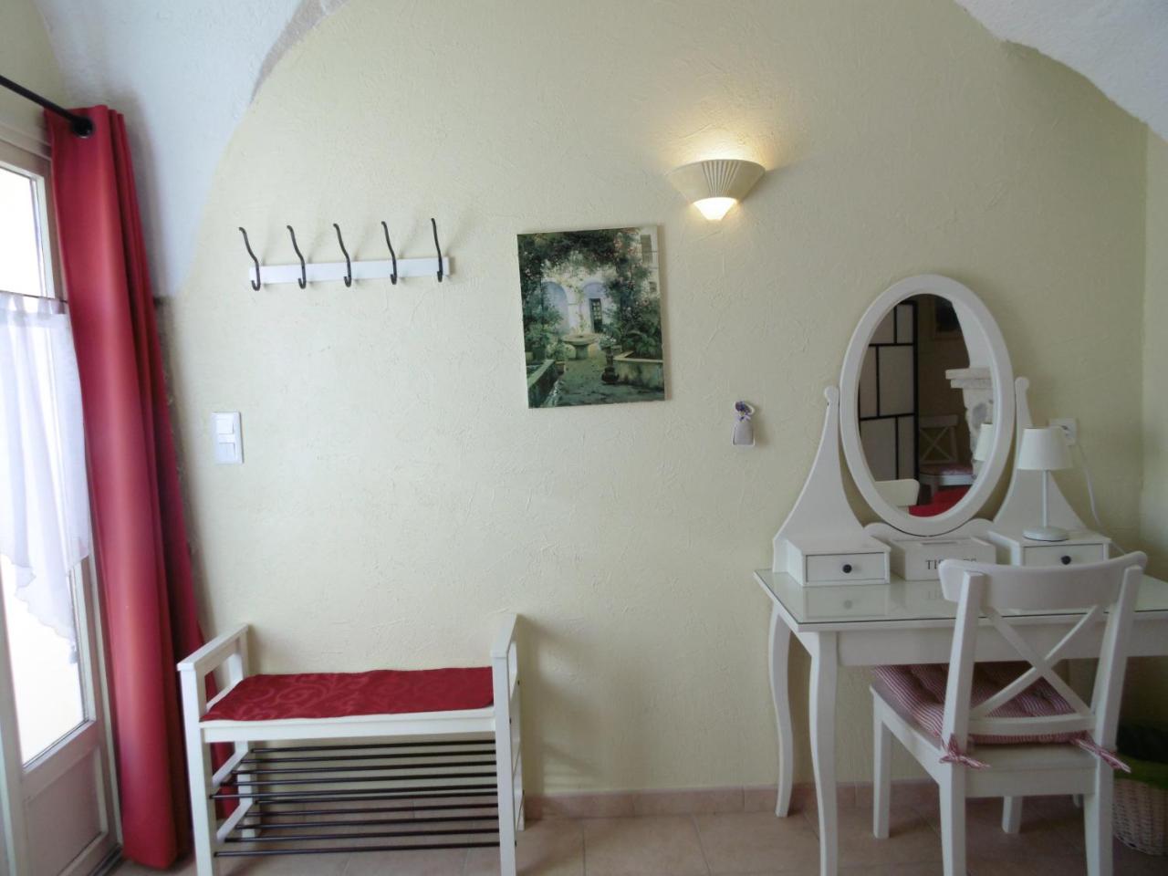 La Ferme De Valauris Bed & Breakfast Sisteron Dış mekan fotoğraf